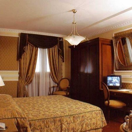 فندق Champagne Garden روما الغرفة الصورة