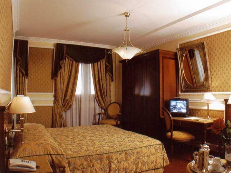 فندق Champagne Garden روما الغرفة الصورة